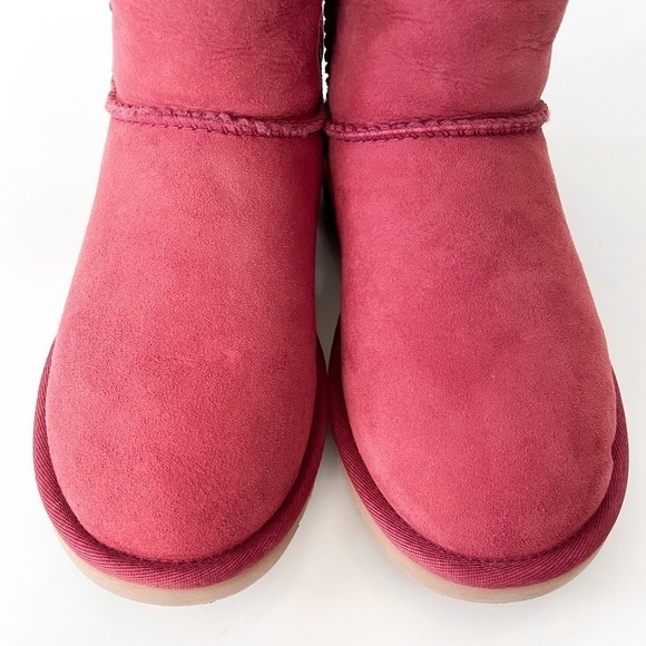 Ugg Australia Classic Short Boots - Picture 3 of 13